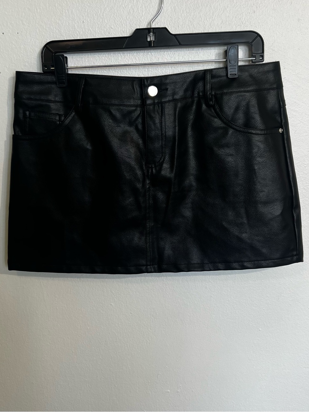 Edikted Black Faux Leather Mini Skirt Size L NWT - Damaged Zipper